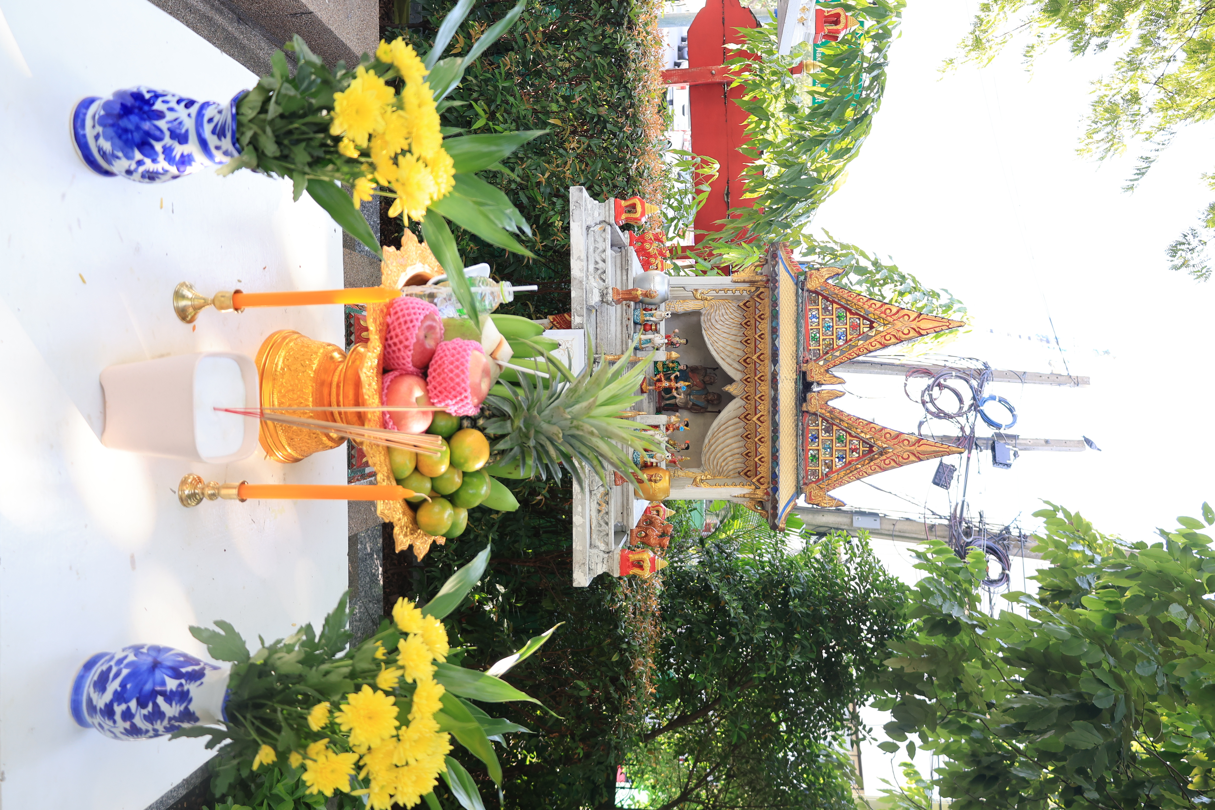 title - เลขาธิการ ส.ป.ก. และผู้เกษียณอายุราชการ สักการะสิ่งศักดิ์สิทธิ์ประจำ กระทรวงเกษตรและสหกรณ์ และ สำนักงานการปฏิรูปที่ดินเพื่อเกษตรกรรม เนื่องในโอกาสเกษียณอายุราชการ